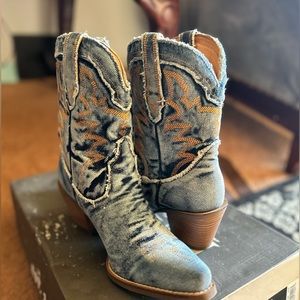 Dingo
Y'all Need Dolly Denim Western Mid Boots